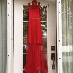 Gorgeous red dress for young girl. Size 14 youth